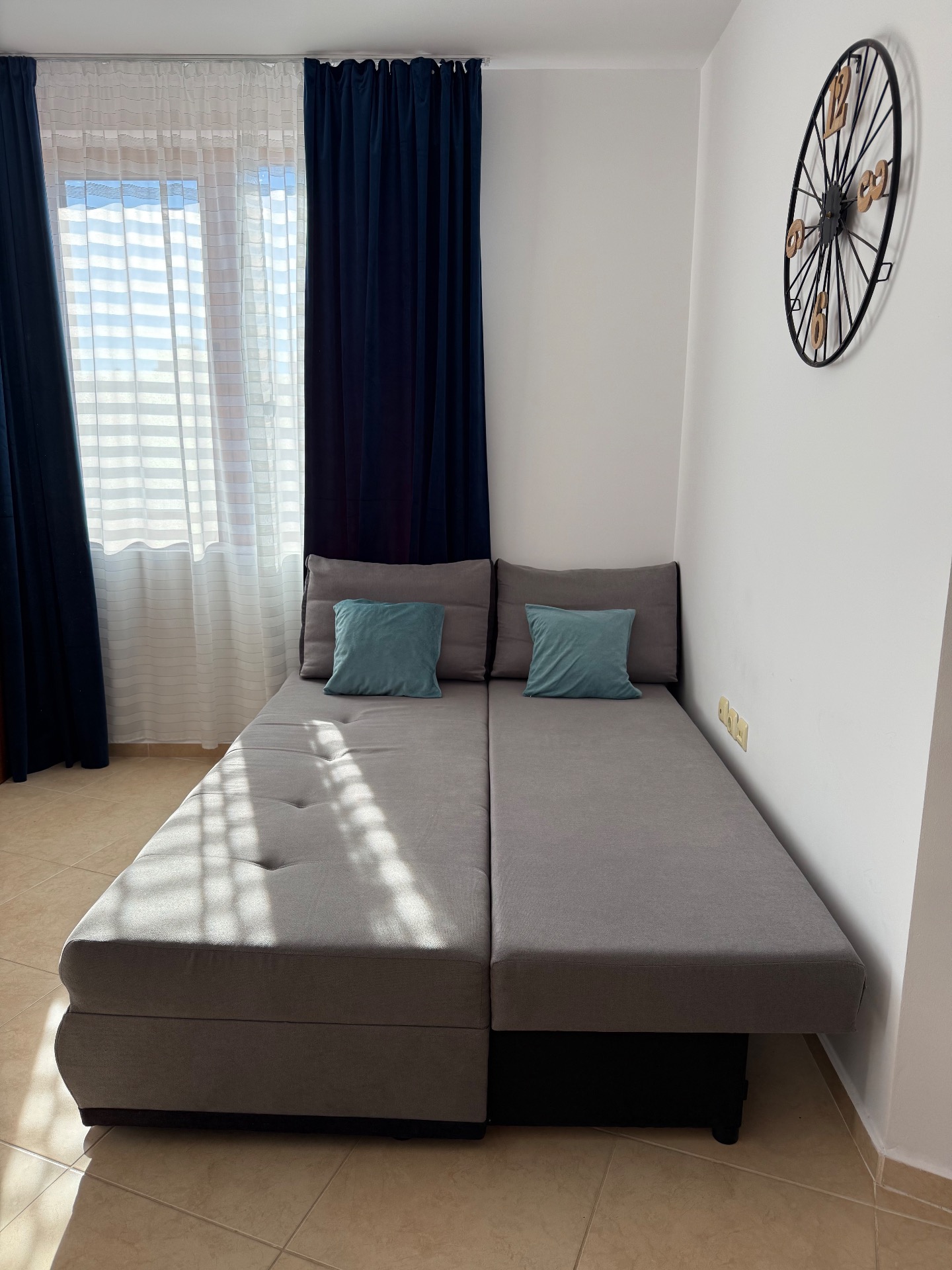 Living room - a 140x200 cm folding bed